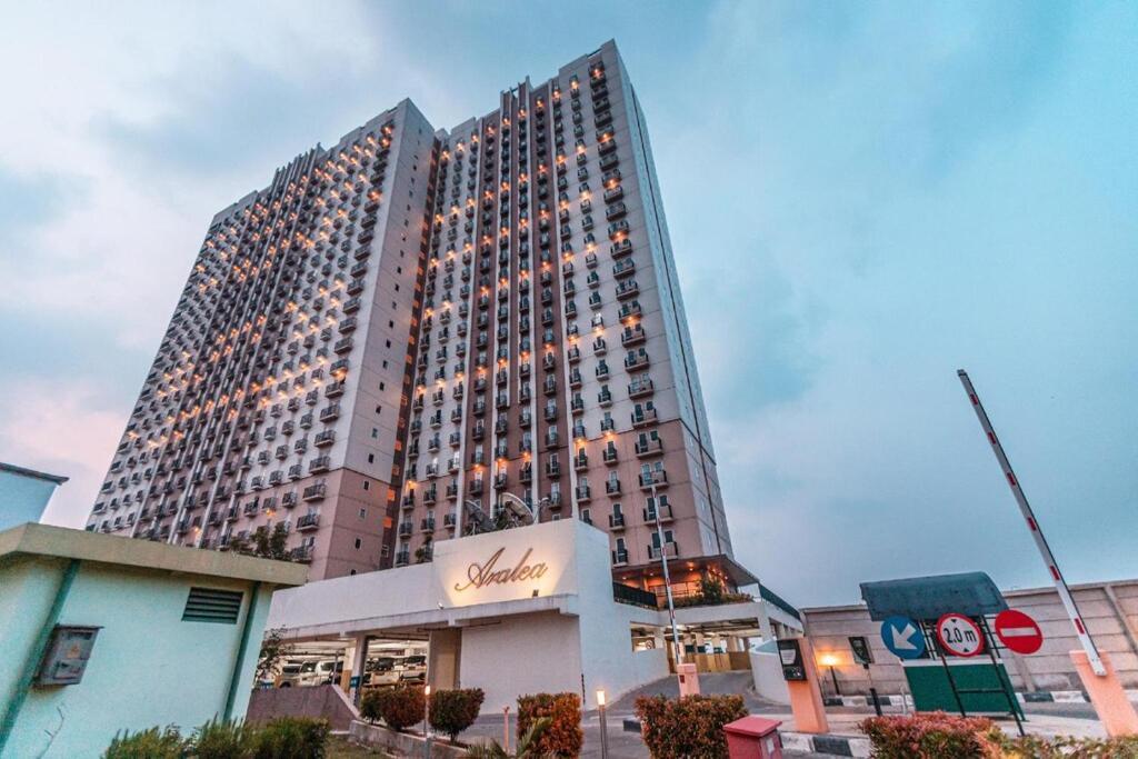 Azalea Suites Cikarang By Jayakarta Group Bekasi Exterior foto